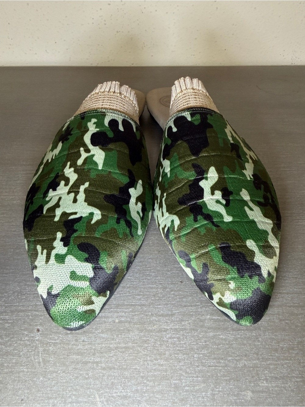 Charleston Shoe Co Blakely Camo Pointed Toe Mules Green Camouflage Flats 9 - Picture 5 of 9